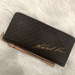 Michael Kors signature continental wristlet wallet